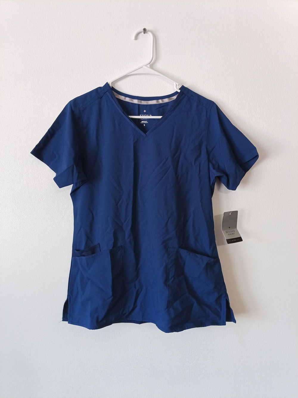 Beyond Scrubs Women's V-Neck Scrub Top - Navy Sz. Small NWT